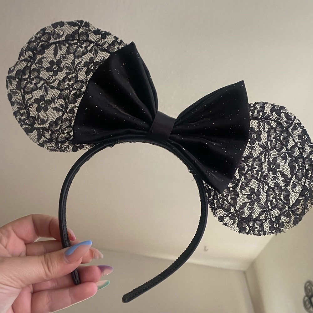 ✨SOLD✨ Black Lace Minnie Ears Headband